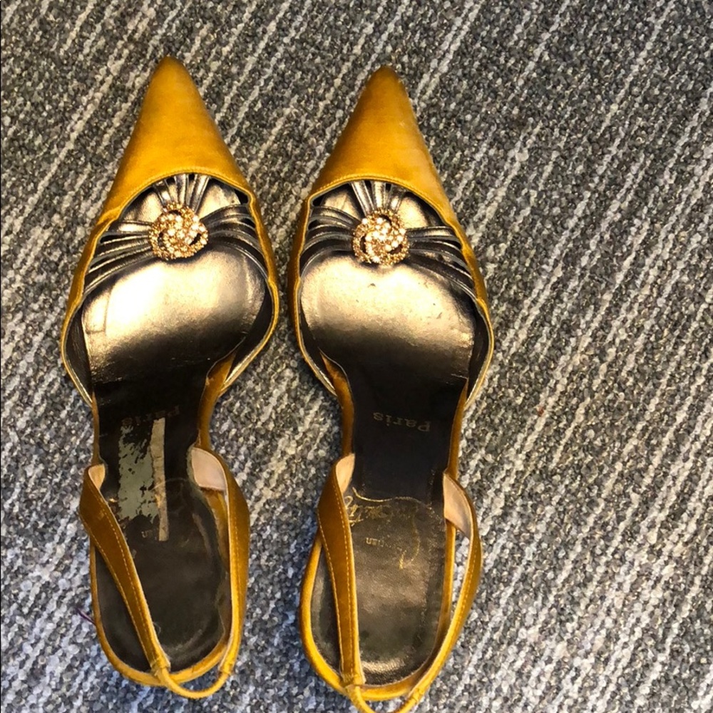 Gold satin Christian Louboutin kitten heel 38/8